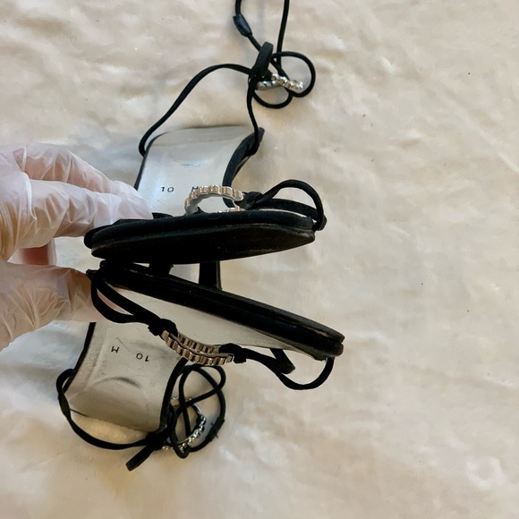 Stuart Weitzman Black Strappy Sandal w/Silver Rhinestone Circle Emblems Sz 10! - Picture 9 of 12